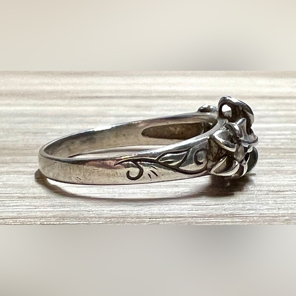 Vintage Sterling Silver Native American Cubic Zirconia Plumeria Ring, Size 8 - Picture 5 of 10